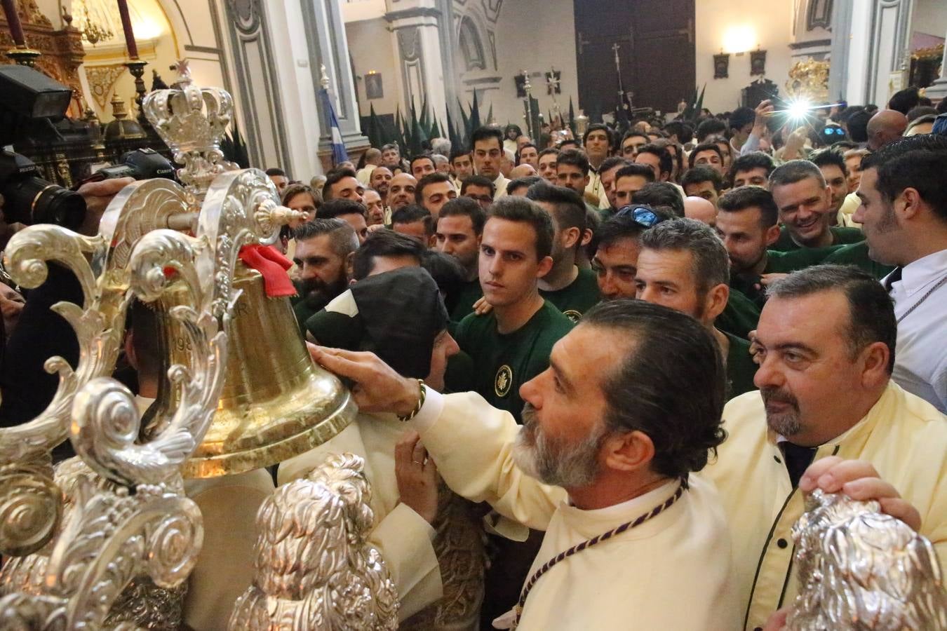 Lágrimas y Favores, en procesión