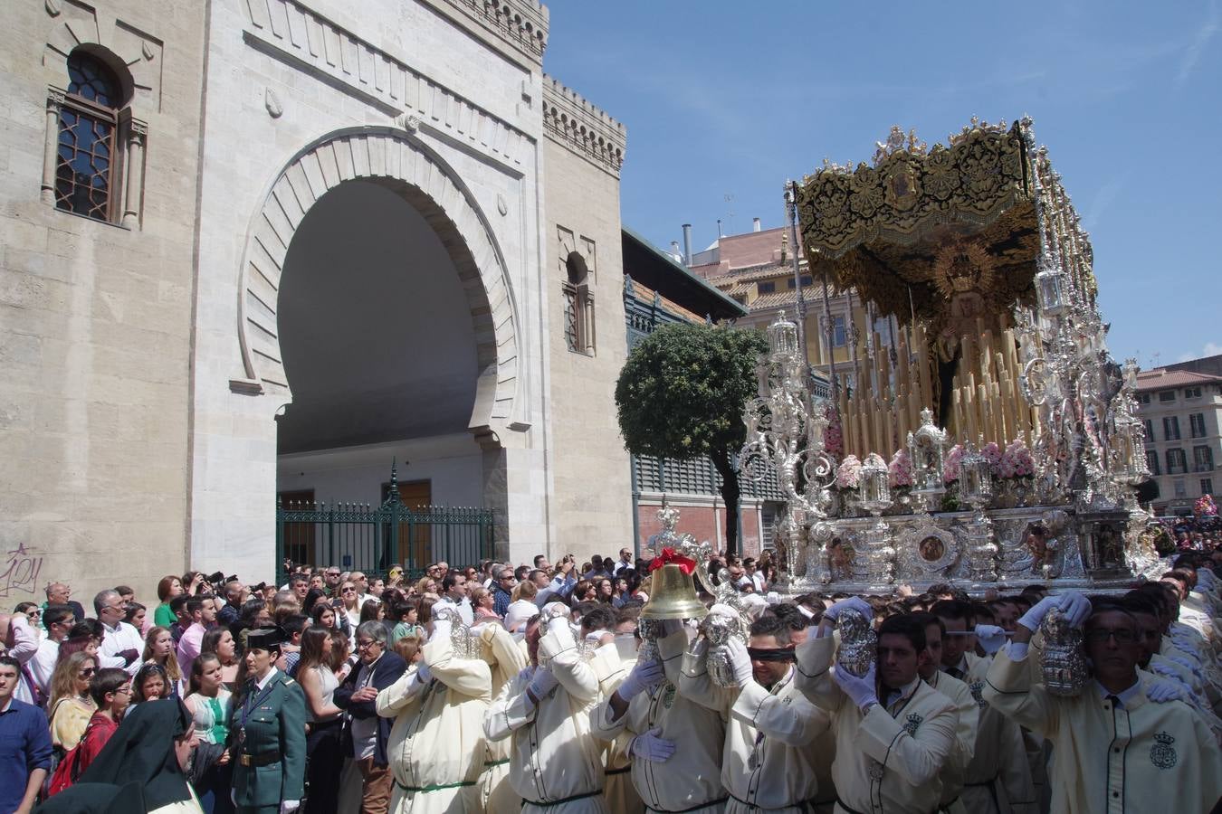 Lágrimas y Favores, en procesión