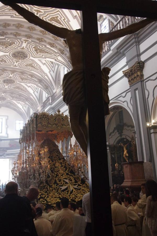 Lágrimas y Favores, en procesión