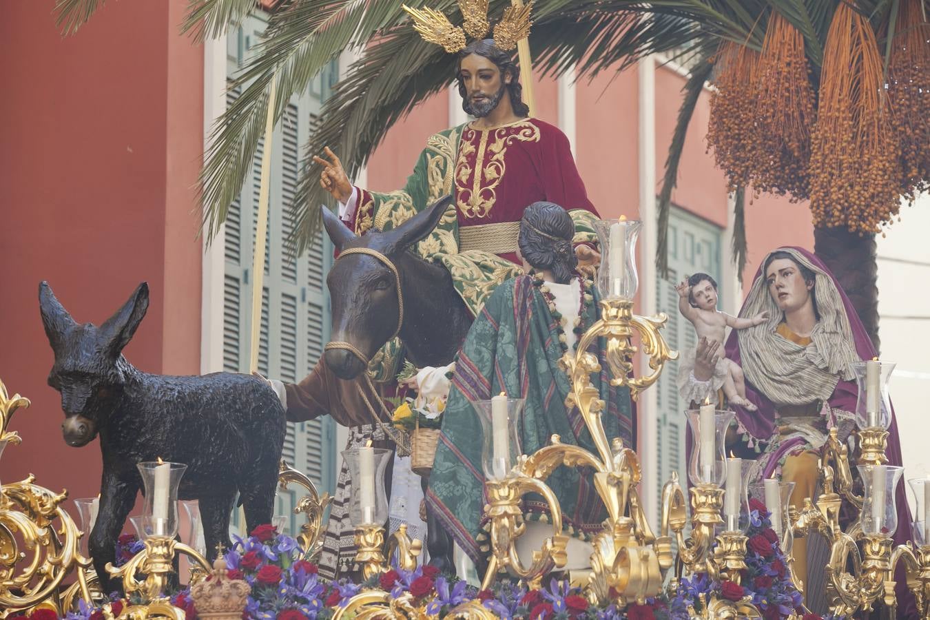 Pollinica sale en procesión por las calles de Málaga 2017