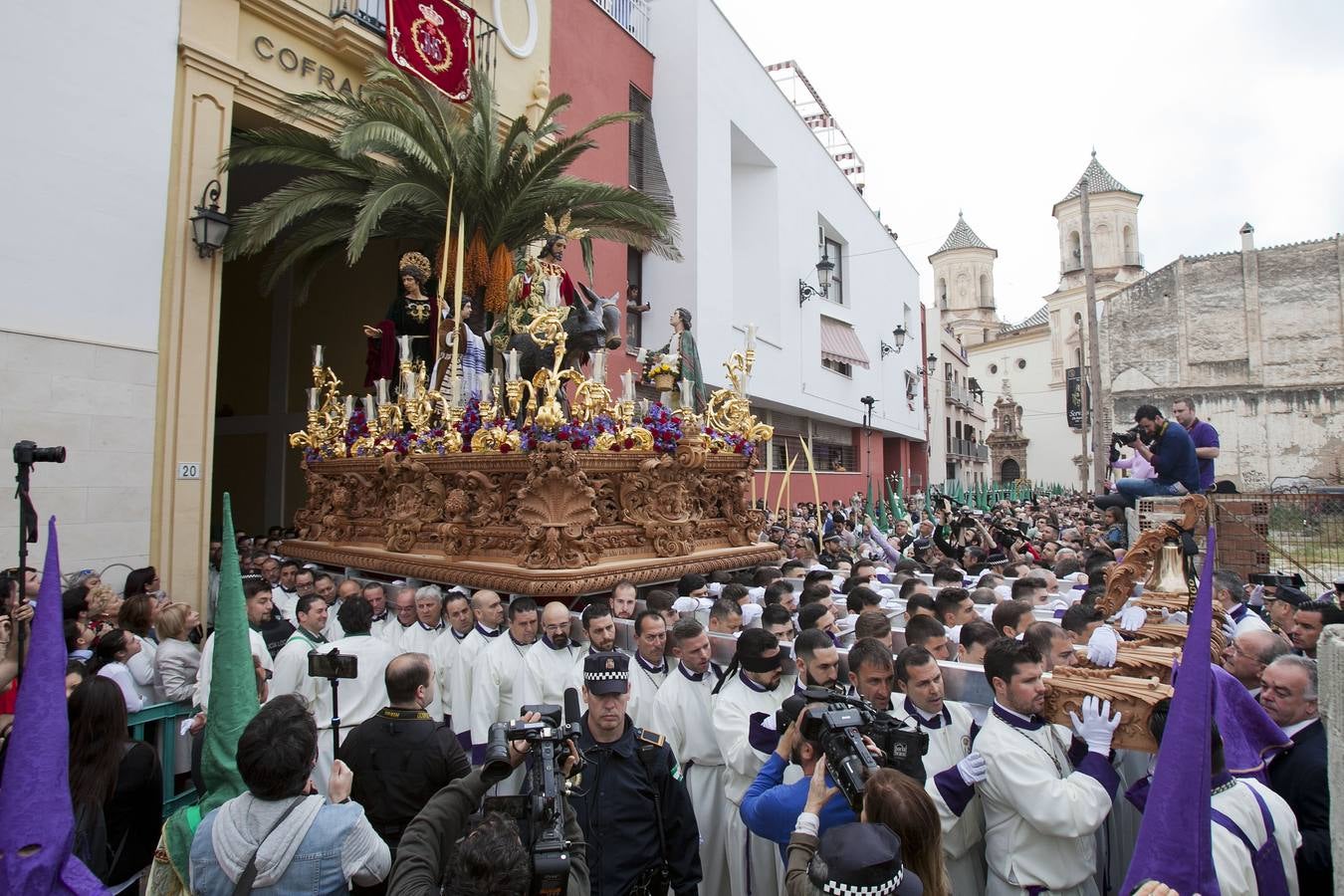 Pollinica sale en procesión por las calles de Málaga 2017