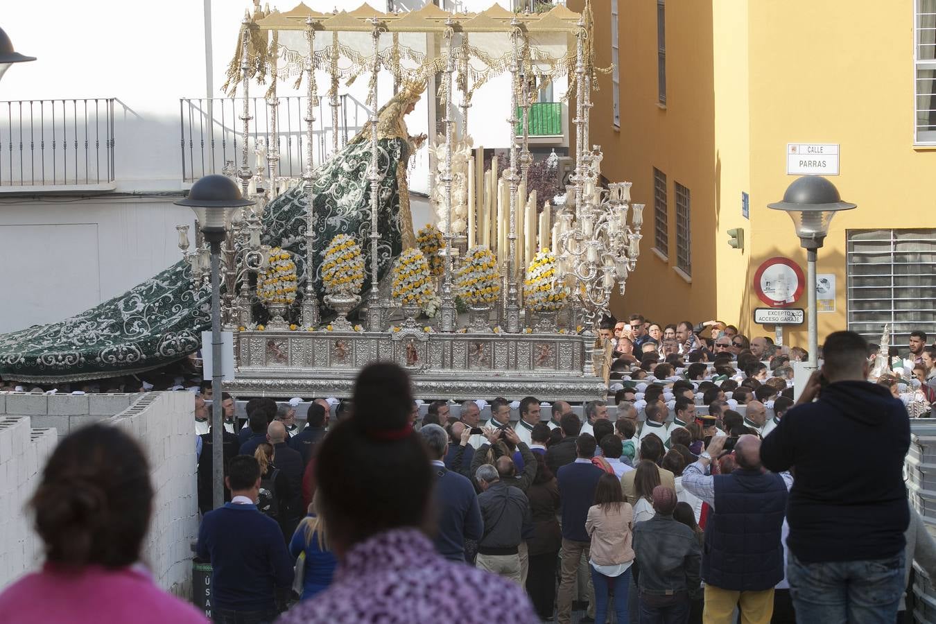 Pollinica sale en procesión por las calles de Málaga 2017