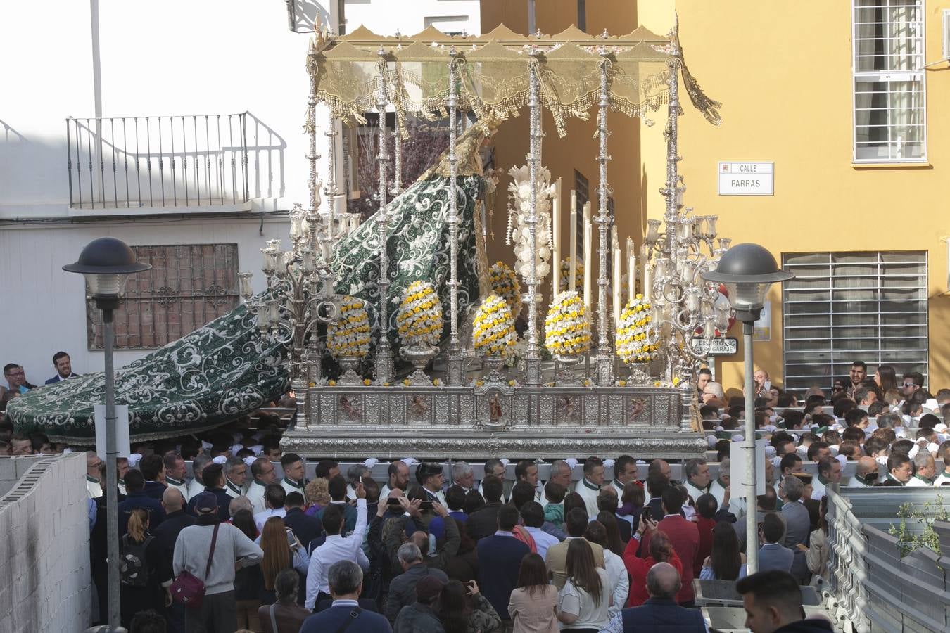 Pollinica sale en procesión por las calles de Málaga 2017