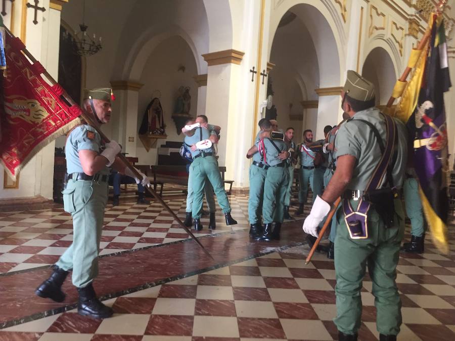 Así viven los legionarios el traslado del Cristo de la Buena Muerte