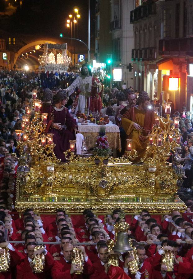 Fotos de la procesión de la Cena en el Jueves Santo de la Semana Santa de Málaga 2017