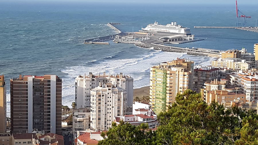 Los efectos del temporal de levante en las playas de Málaga