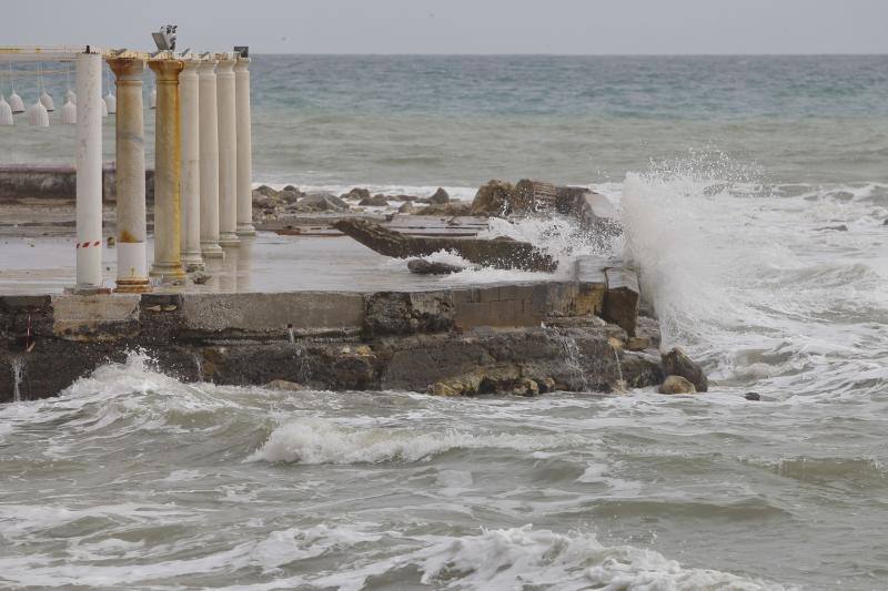 Fotos de los efectos del temporal en las playas de Málaga capital