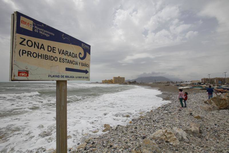 Fotos de los efectos del temporal en las playas de Málaga capital
