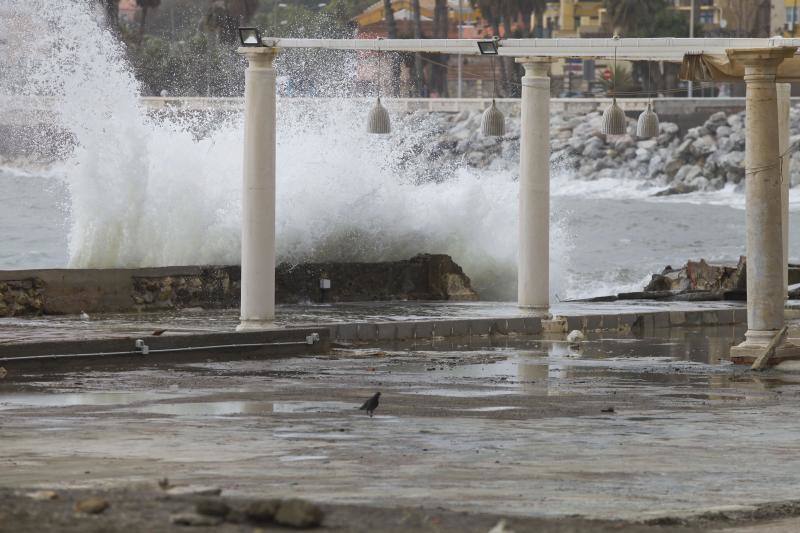 Fotos de los efectos del temporal en las playas de Málaga capital