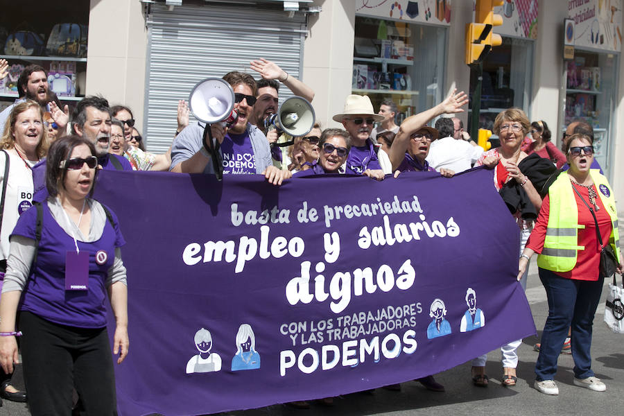 Cuatro mil personas se movilizan en apoyo a los bomberos de Málaga