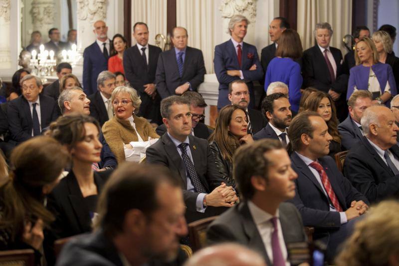 Fotos de la entrega de la Medalla de la Orden del Imperio Británico a Fernando Francés