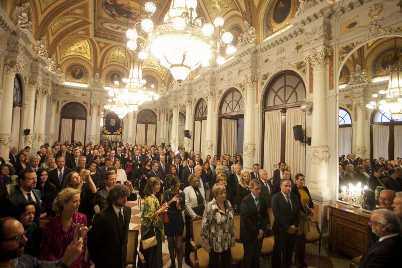 Fotos de la entrega de la Medalla de la Orden del Imperio Británico a Fernando Francés