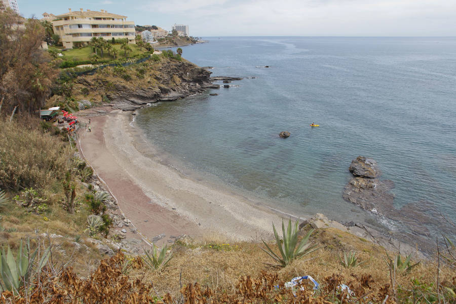 Así han sido las labores para reflotar la plataforma encallada en Benalmádena