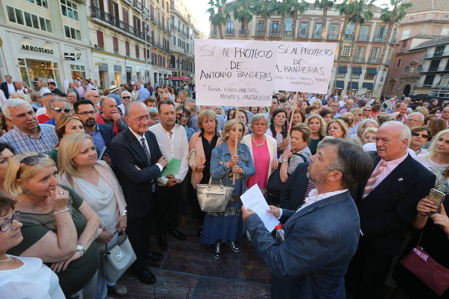 Fotos de la concentración en Málaga por el proyecto de Antonio Banderas