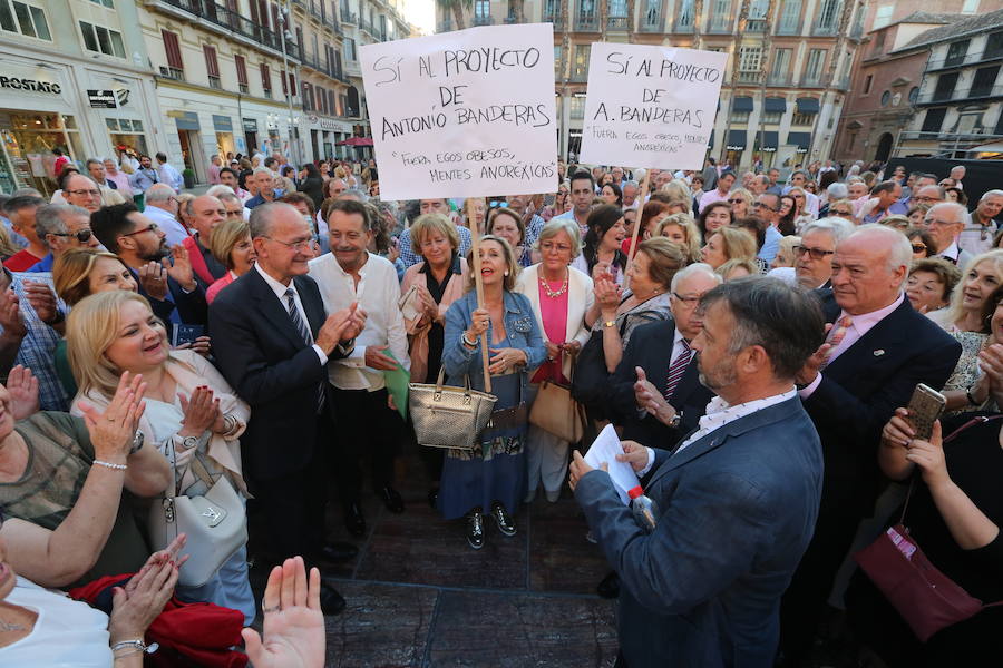 Fotos de la concentración en Málaga por el proyecto de Antonio Banderas