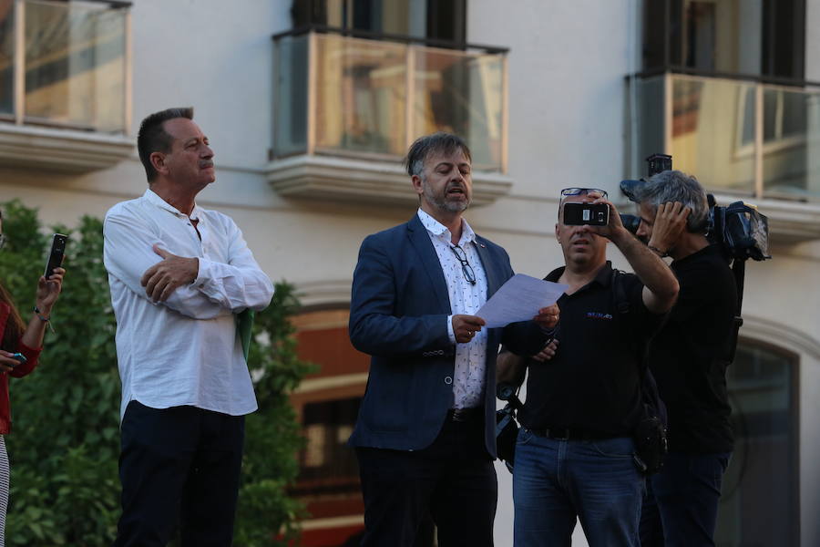 Fotos de la concentración en Málaga por el proyecto de Antonio Banderas