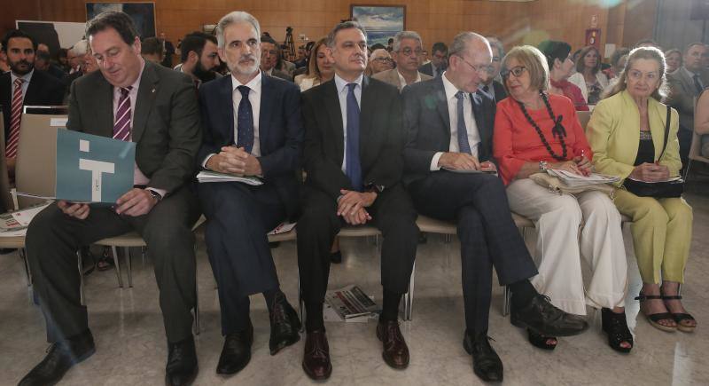 Fotos del coloquio con el consejero andaluz de Salud, Aquilino Alonso