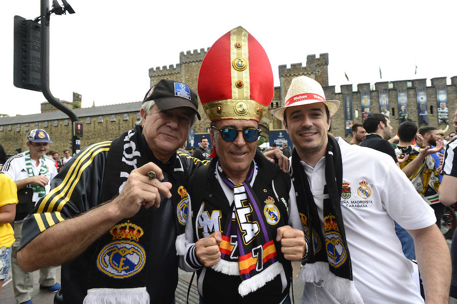 Cardiff se tiñe de blanco para animar al Real Madrid. La capital de Gales acoge la final de la Liga de Campeones, y multitud de aficionados madridistas se han desplazado para apoyar a su equipo, dejando las imágenes más variopintas.