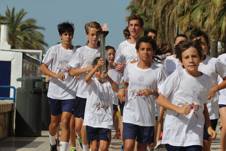 Damián Quintero enciende el pebetero de la Deportiada