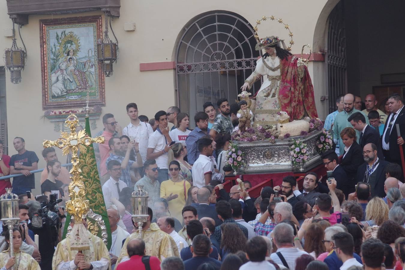 Cinco traslados y una procesión hacen un sábado cofrade