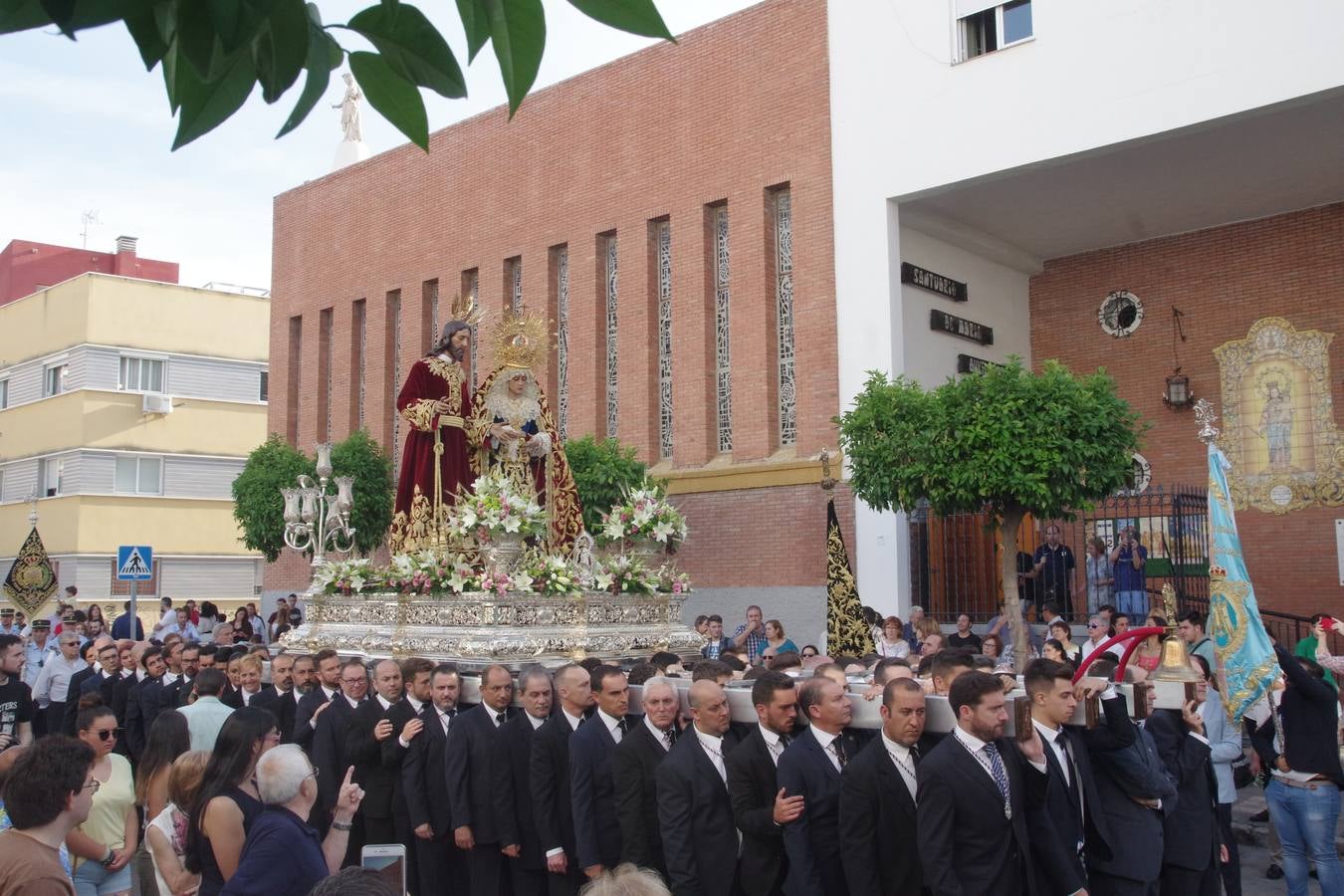 Cinco traslados y una procesión hacen un sábado cofrade