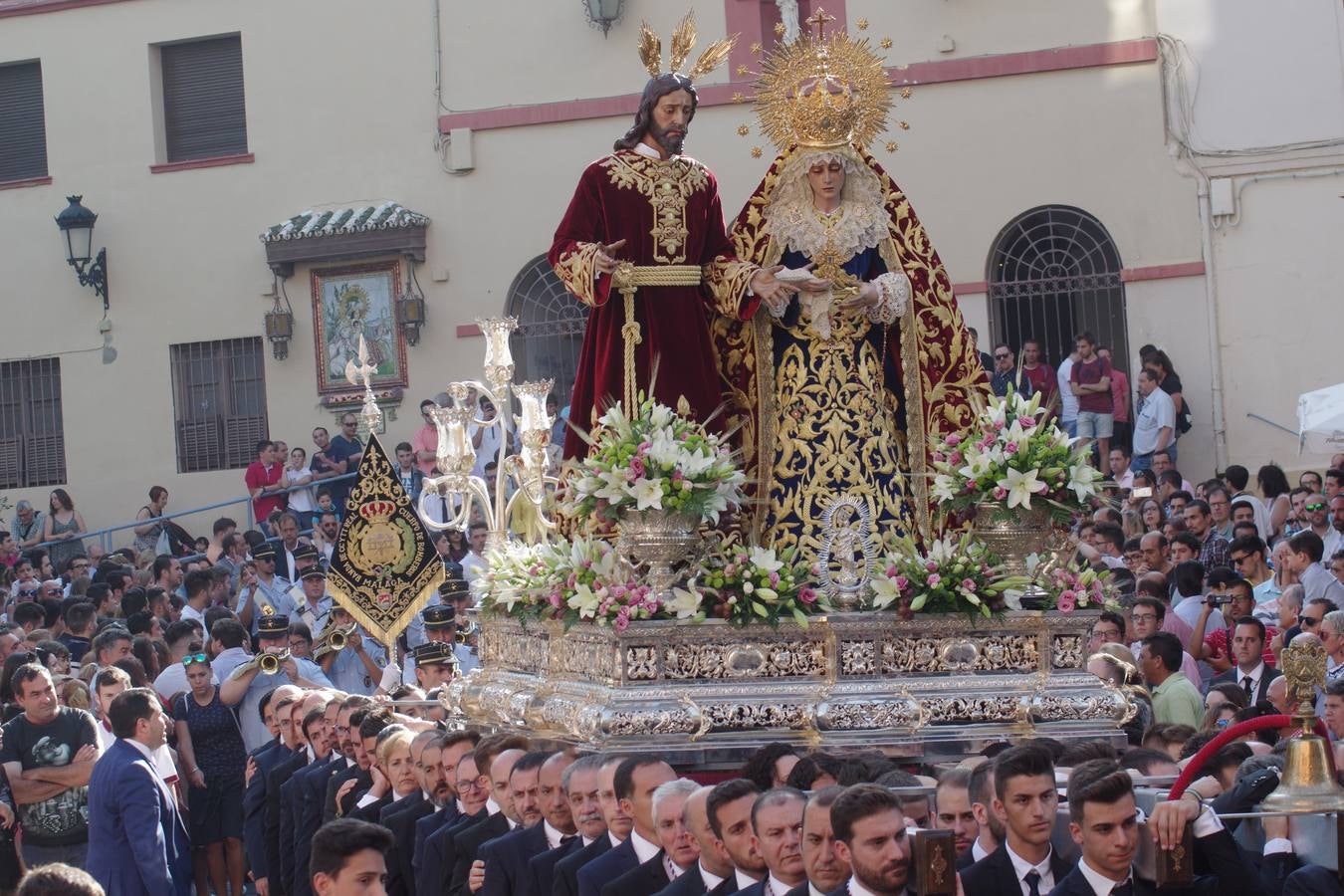 Cinco traslados y una procesión hacen un sábado cofrade