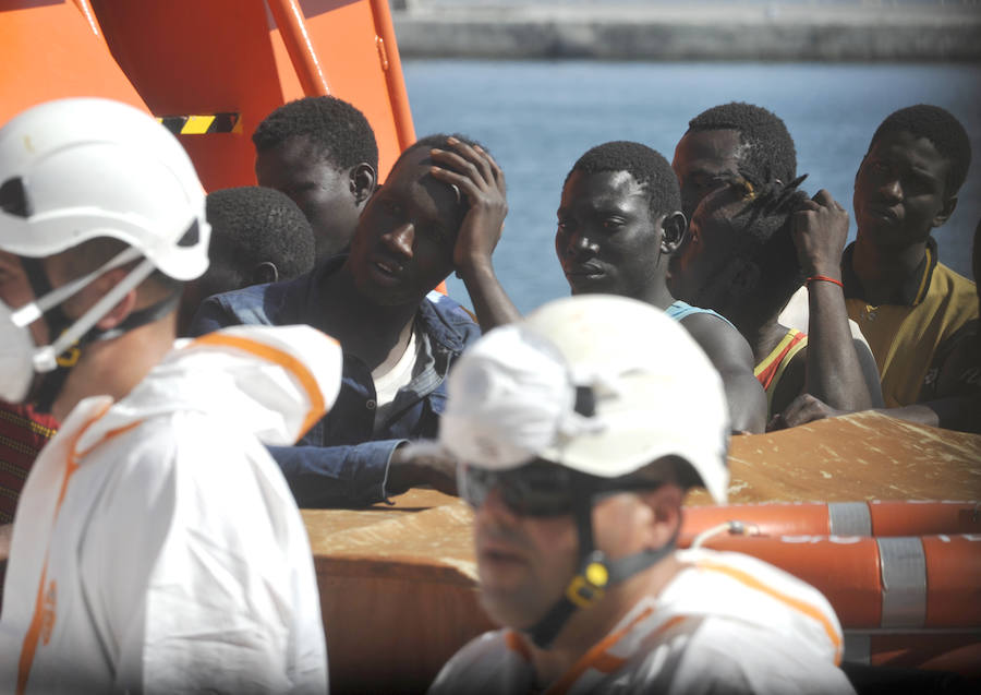 Llegan al puerto de Málaga 94 inmigrantes