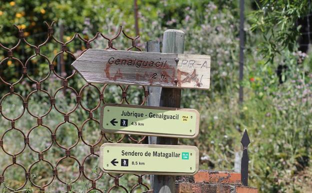 Carteles indicativo de éste y otros itinerarios