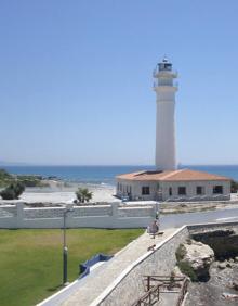 Imagen secundaria 2 - Mirador de Torrox Costa | Monolito del Meridiano de Greenwich en el paseo marítimo de Torrox | Desde el Faro de Torrox, la etapa se vuelve al interior