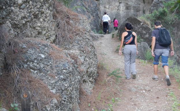 Subida desde el área recreativa de la Raja Ancha