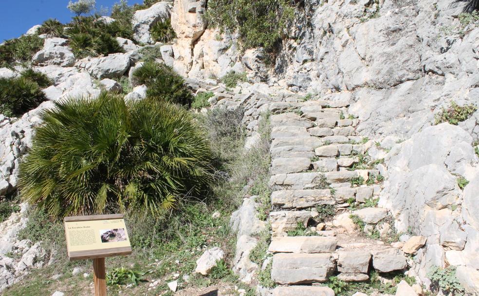 Las Escaleras Árabes con su placa interpretativa