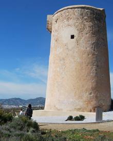 Imagen secundaria 2 - cinipo, en Ronda, se encuentra en estado de abandono desde hace años por parte de la Junta. Frigiliana, su casco antiguo está considerado BIC. Torre vigía de Torrox