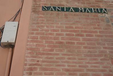 Imagen secundaria 1 - La plaza de toros, calle Santa María. Detalle de la Catedral. Acinipo, en Ronda, se encuentra en estado de abandono desde hace años por parte de la Junta.
