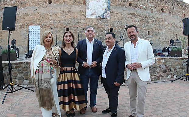 Mari Luz Galindo, junto a amigos.