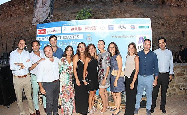 Miembros de la Cofradía de Estudiantes.