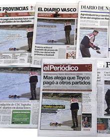 Imagen secundaria 2 - El último ‘Círculo de Silencio’, celebrado el pasado miércoles, en la plaza de la Constitución. La muerte del pequeño Aylan, el principio de todo. La desgarradora imagen del pequeño sirio de tres años Aylan Kurdi muerto en una playa de Turquía cuando intentaba alcanzar la costa con su madre y su hermano dio la vuelta al mundo, empujó a Europa a dar un paso adelante y marcó un antes y un después en la conciencia colectiva.