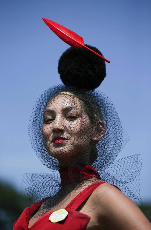Originales sombreros, pamelas y tocados han vuelto a ser los protagonistas un año más de las carreras de caballos de Ascot, un evento que tampoco se perdieron la Reina Isabel de Inglaterra y Kate Middleton.