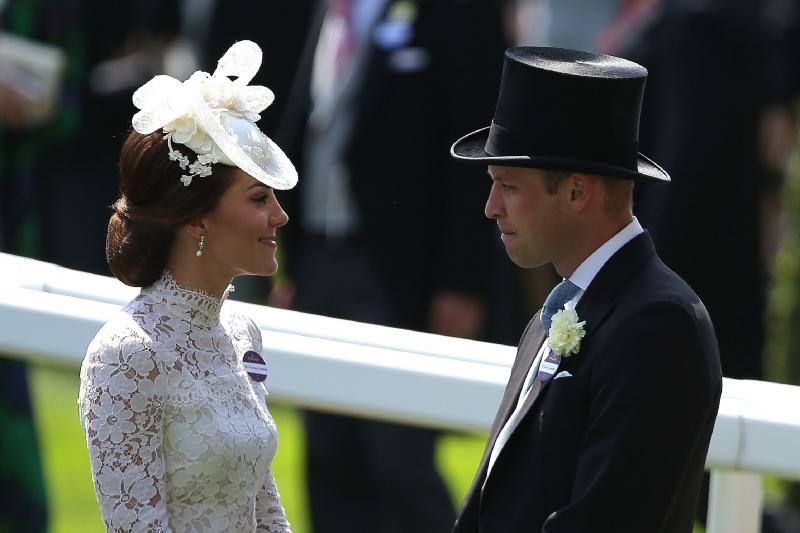 Originales sombreros, pamelas y tocados han vuelto a ser los protagonistas un año más de las carreras de caballos de Ascot, un evento que tampoco se perdieron la Reina Isabel de Inglaterra y Kate Middleton.