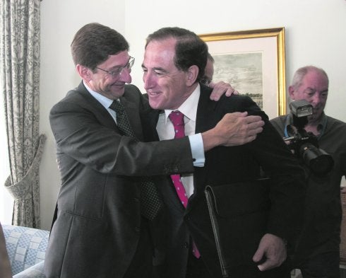 José Ignacio Goirigolzarri y Antonio Huertas. :: efe