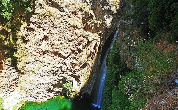 Cascada bajo el Puente Nuevo