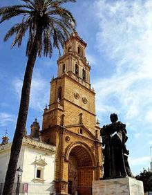 Imagen secundaria 2 - En la imagen superior, La Cañeta de Málaga, que actuará mañana. En las otras fotos, otros puntos de la ciudad.