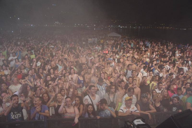 La mágica noche de San Juan contó con las actuaciones en la playa de la Malagueya de Henry Méndez, DJ Valdi, Alex Guerrero, K-Narias, Feder, Calum, Barei y los DJ Sergio Blázquez y Borja Rubio.