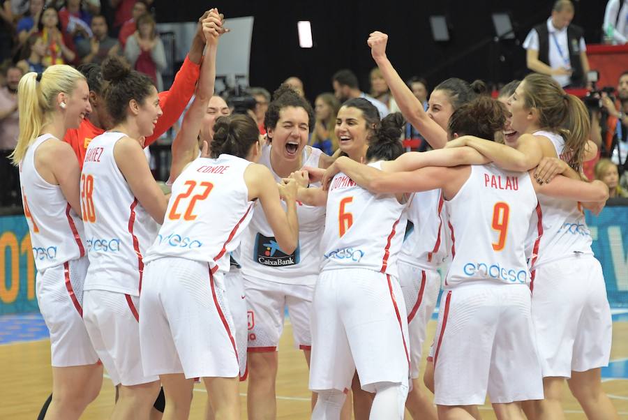 La selección española se impuso a Francia para proclamarse campeona de Europa de baloncesto en Praga.