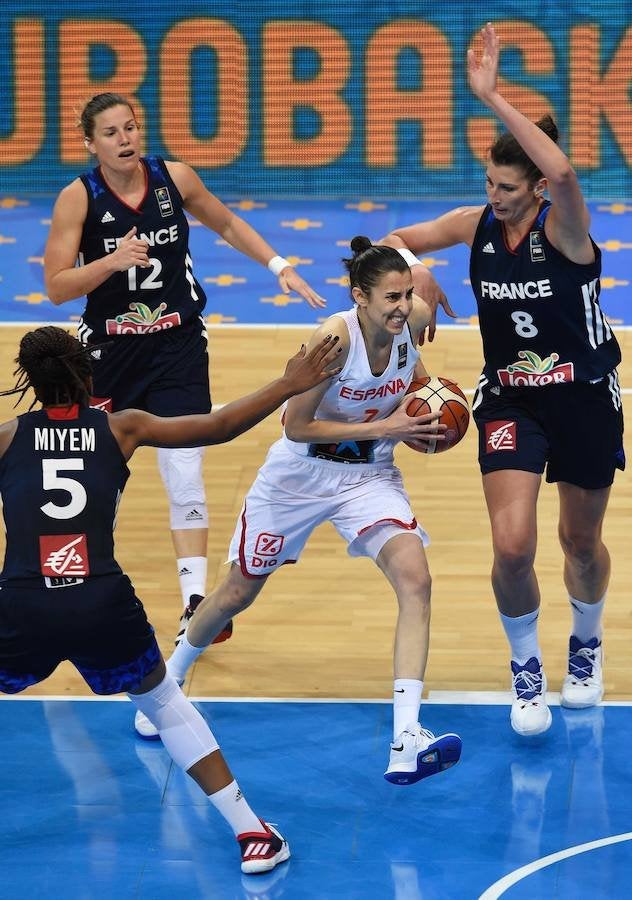 La selección española se impuso a Francia para proclamarse campeona de Europa de baloncesto en Praga.