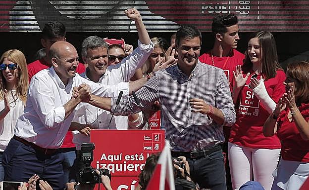 Gallardo, López y Sánchez, durante un mitin.