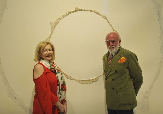 Barbara Rose y Roberto Polo posan en el Palacio de Episcopal de Málaga. 
