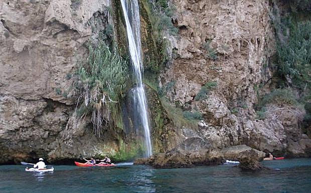 Kayac en los Acantilados de Maro.