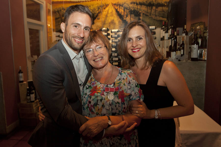 Liz Parry recibe la Medalla del Imperio Británico