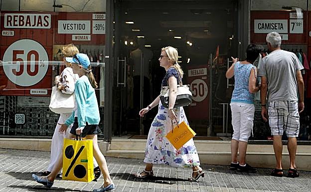 Este domingo habrá oportunidad para ir de rebajas en Málaga.