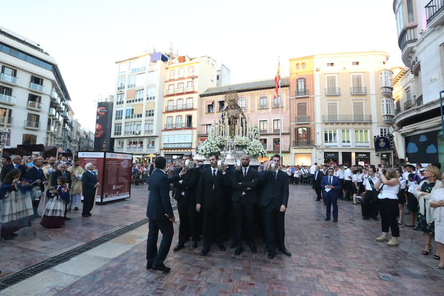 El acto se ha celebrado en la plaza de la Constitución al no poder hacerlo el Miércoles Santo